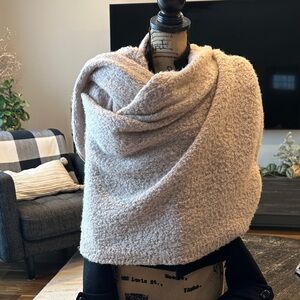 Chic Dusty Pink Textured Scarf